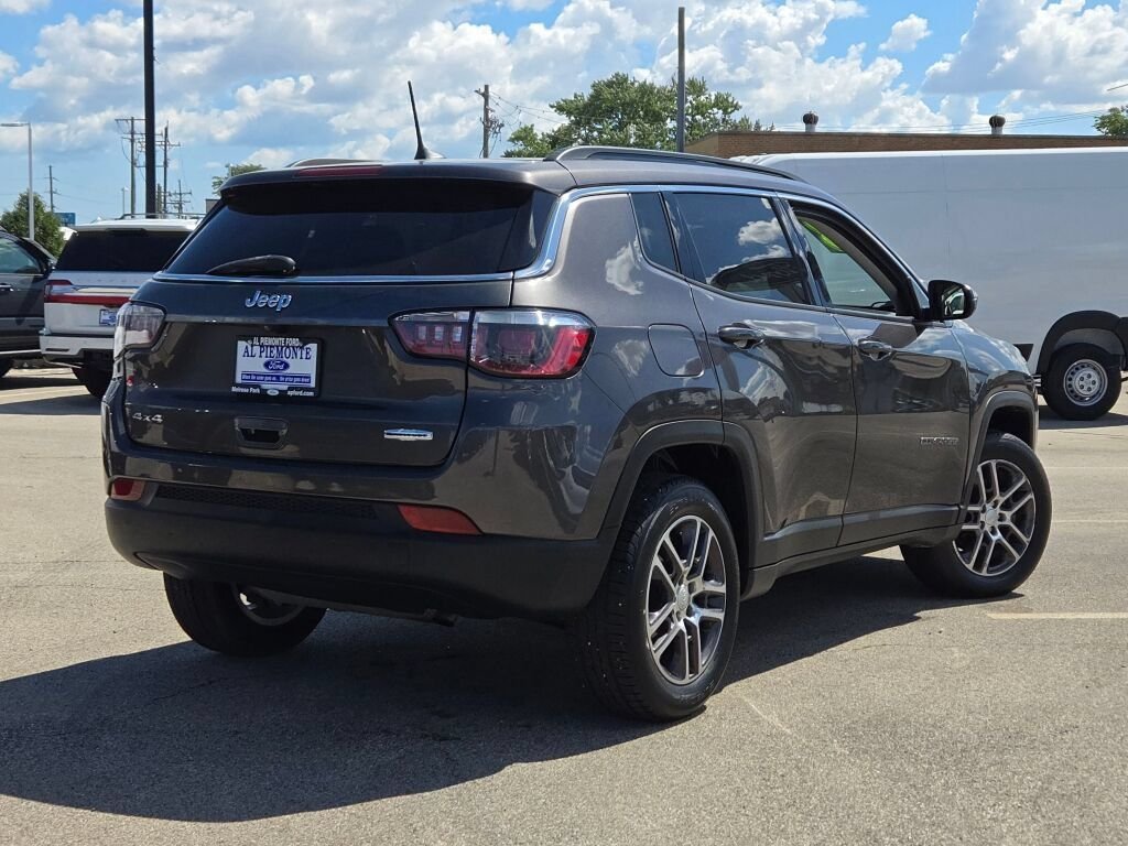 Used 2018 Gray Jeep Latitude image 12