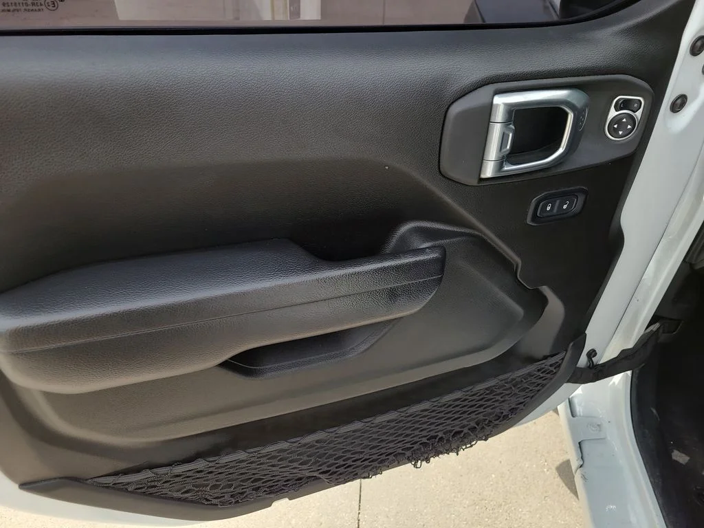 Used 2024 White Jeep Sport S image 19