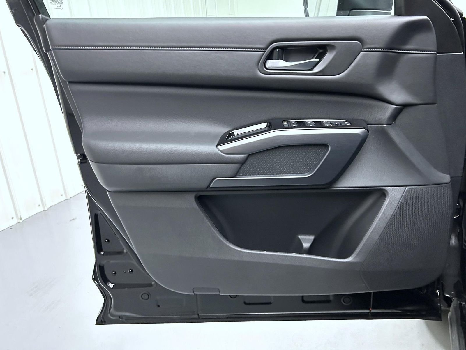 New 2026 Black Nissan SL image 9