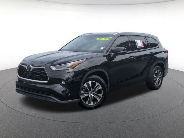 Used 2022 Black Toyota XLE image 1