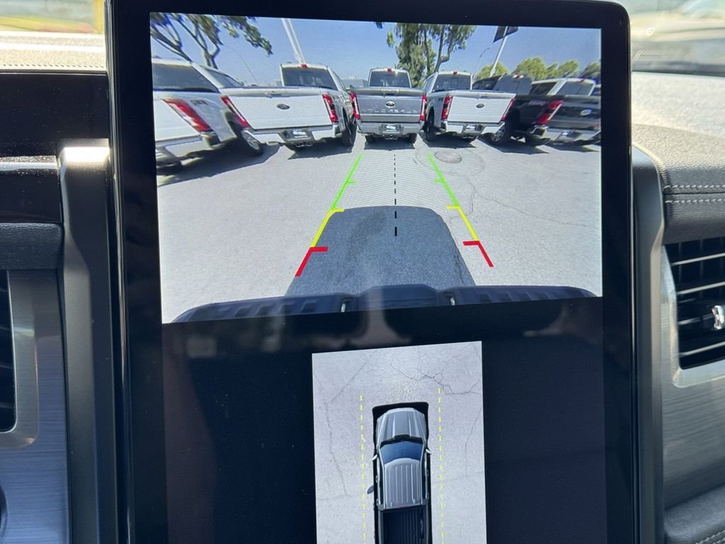 2025 Ford F-150 Lightning Flash - Photo 17