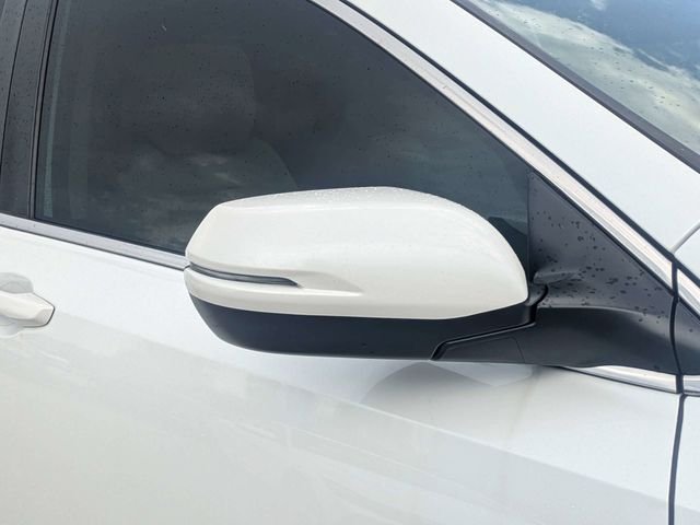 Used 2022 White Honda EX image 10