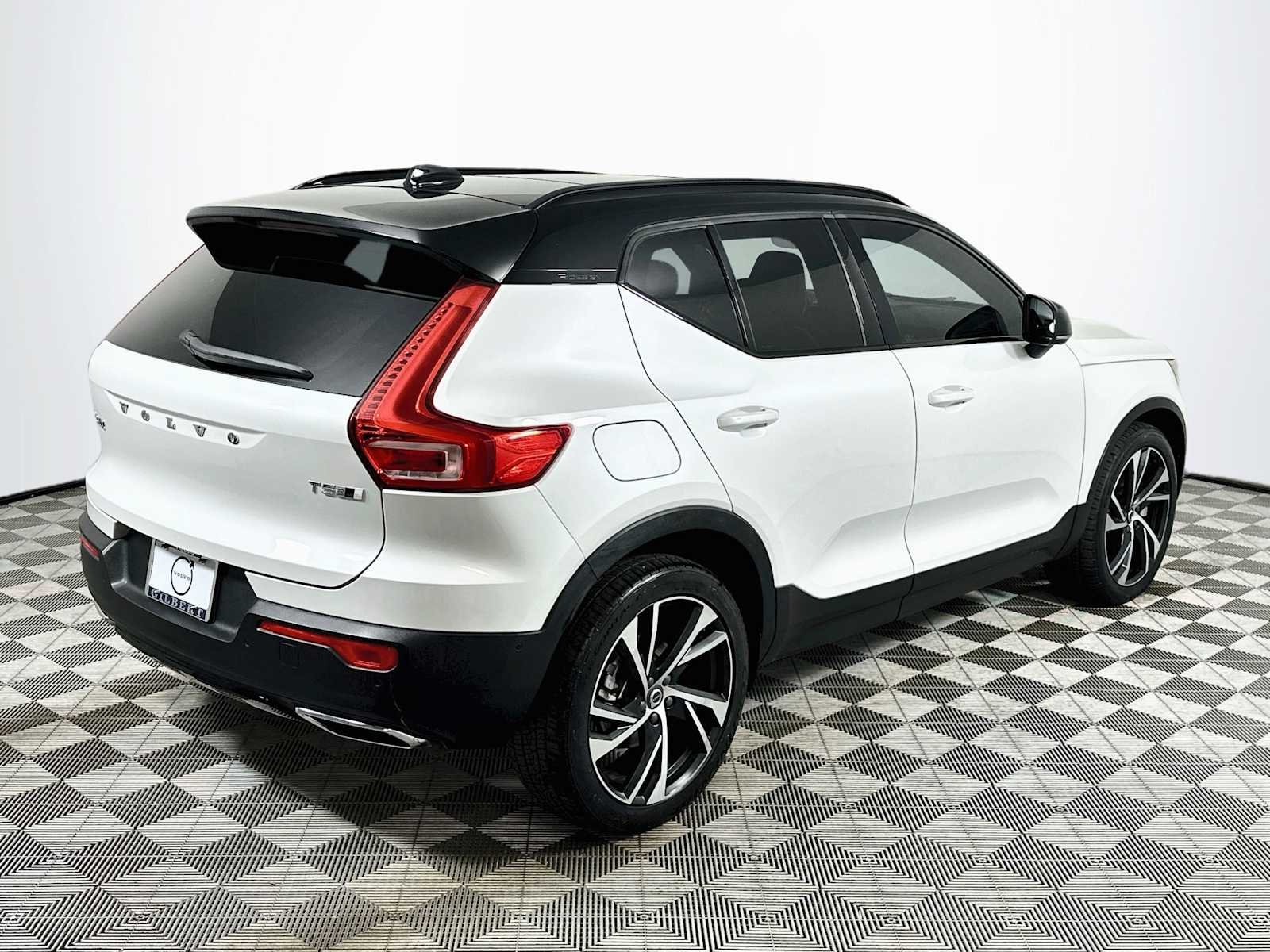 Used 2020 CRYSTAL WHITE MET Volvo R-Design image 7