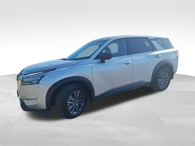 Used 2025 Silver Nissan S image 4
