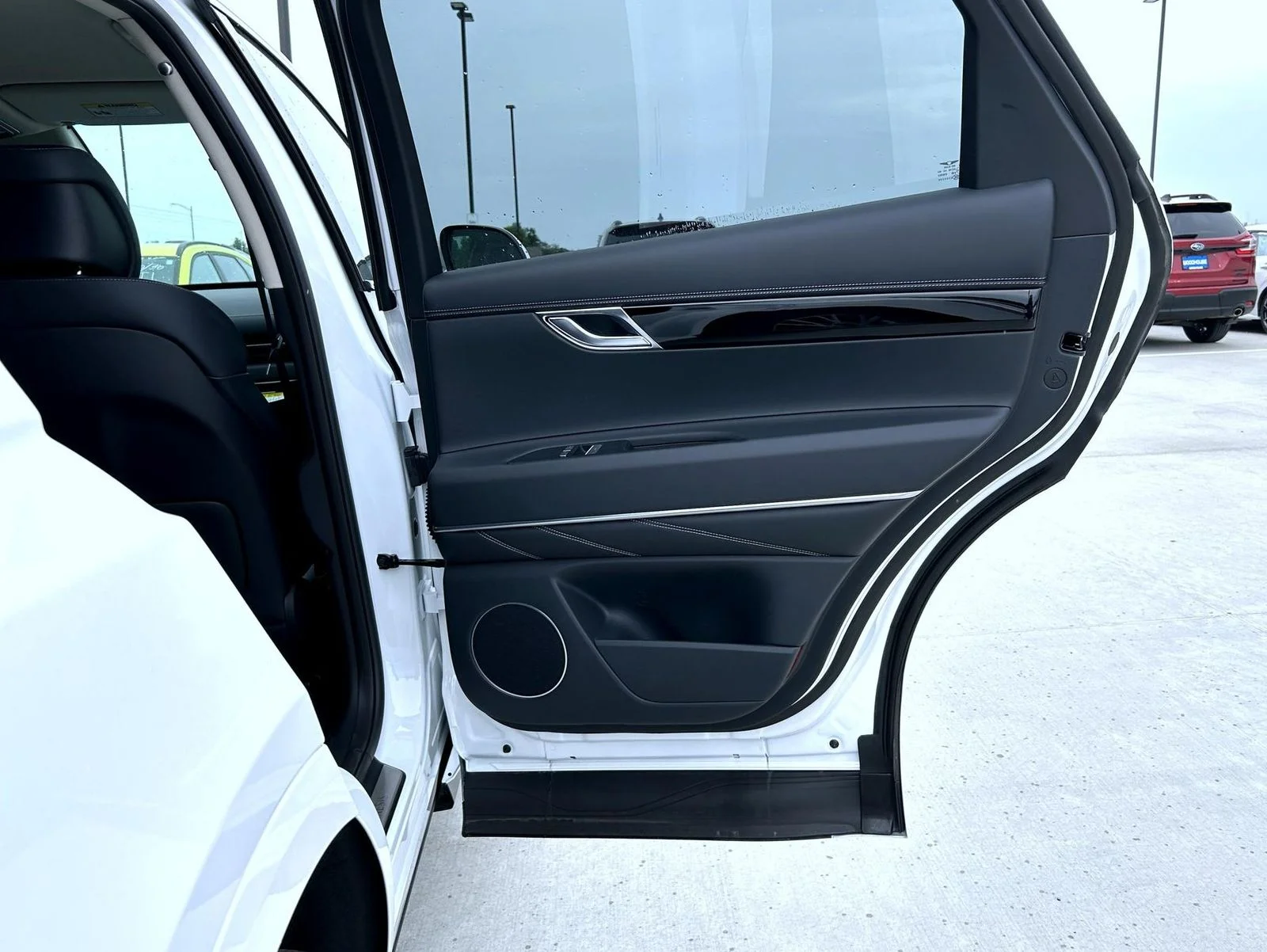 New 2026 White Genesis 2.5T image 17