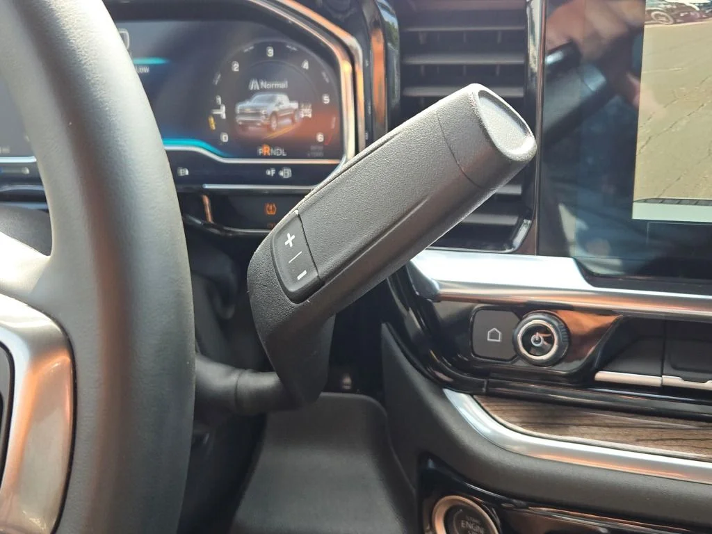 Used 2025 White Chevrolet RST image 27