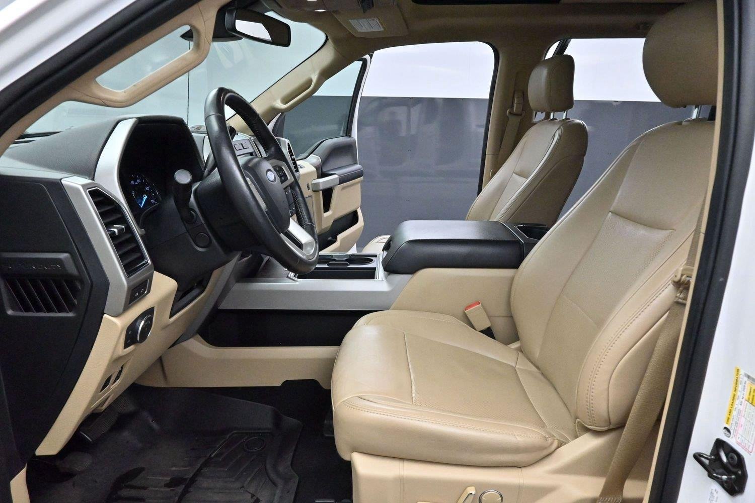 Used 2019 White Platinum Metallic Tri-Coat Ford Lariat image 12