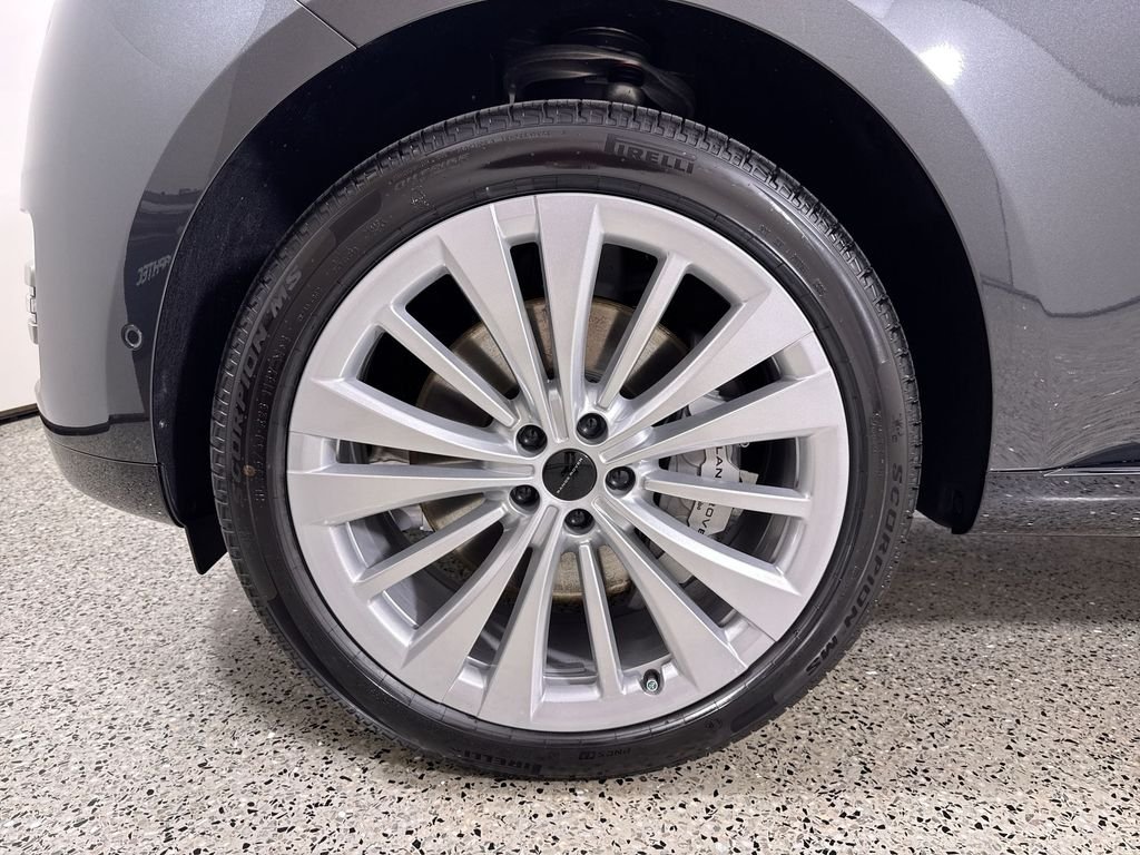 New 2026 Carpathian Grey Land Rover SE image 10
