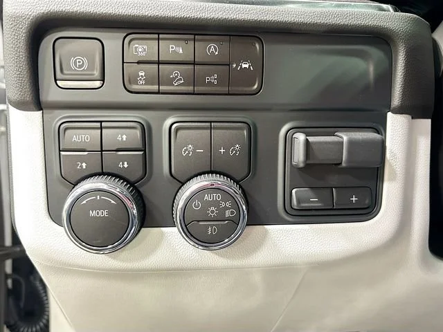 2025 Chevrolet Suburban Premier - Photo 13
