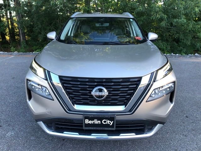 Used 2023 Champagne Silver Metallic Nissan Platinum image 9