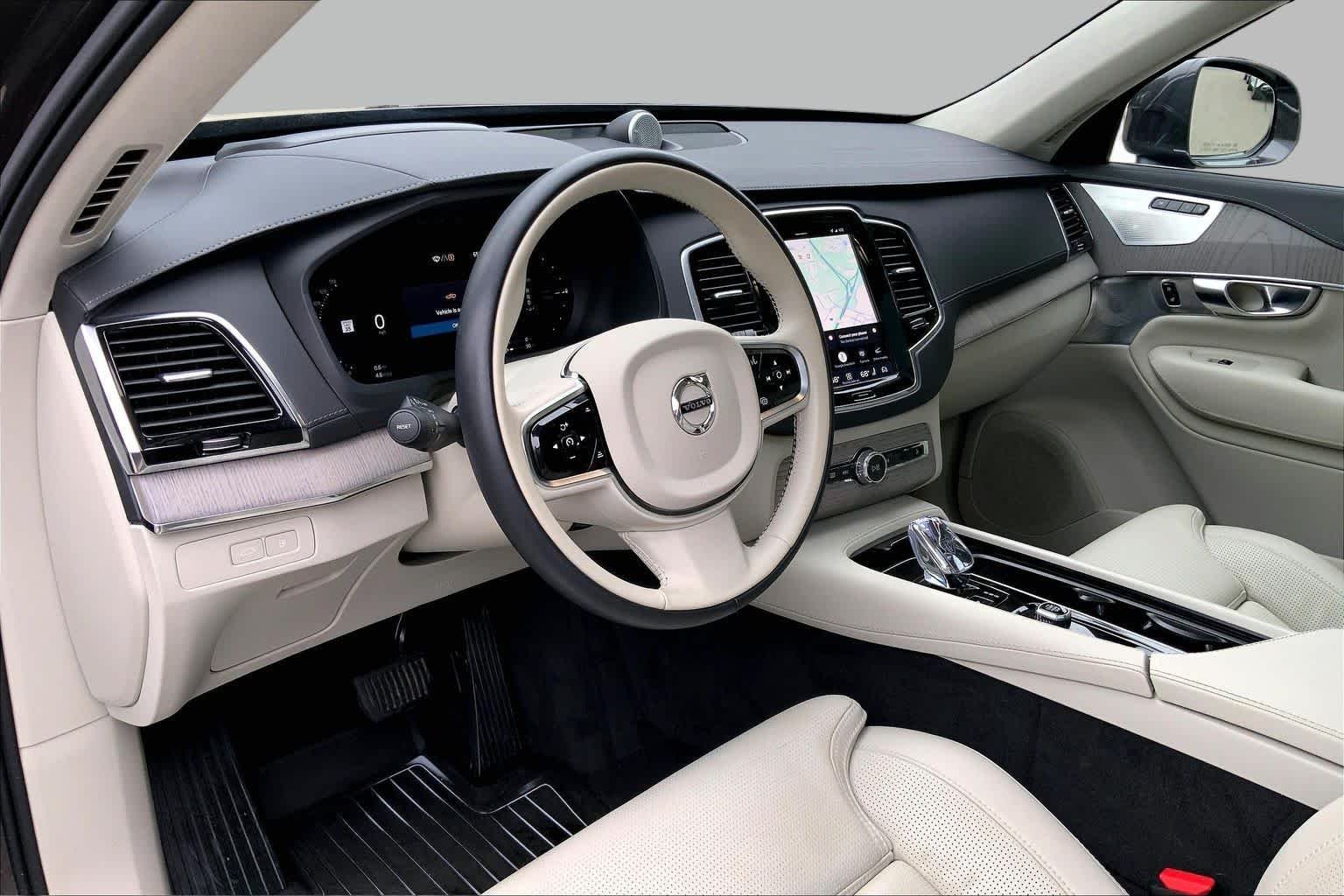 Used 2024 Onyx Black Metallic Volvo Ultimate Bright Theme image 18