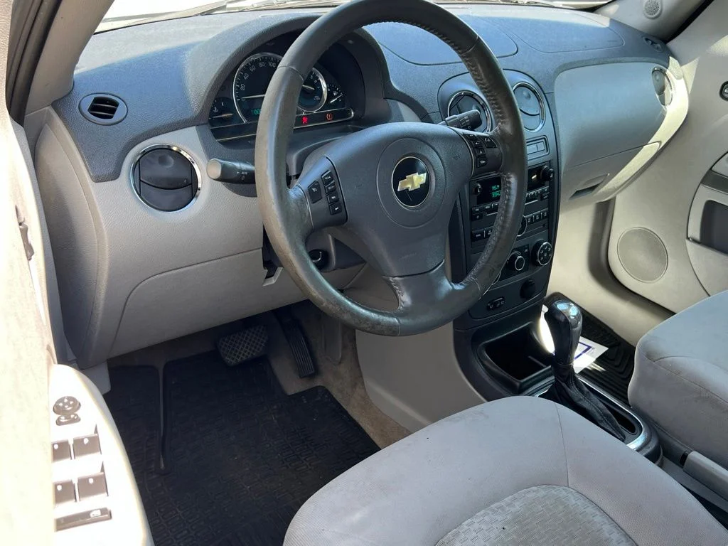 Used 2009 White Chevrolet LT image 17