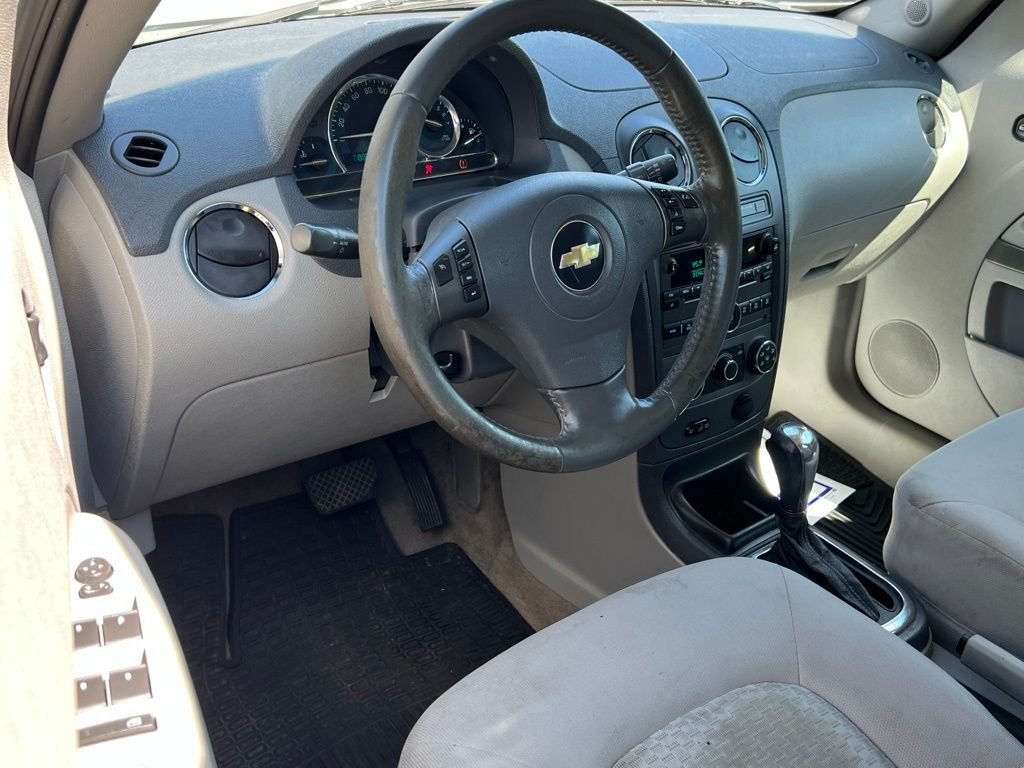 Used 2009 White Chevrolet LT image 17