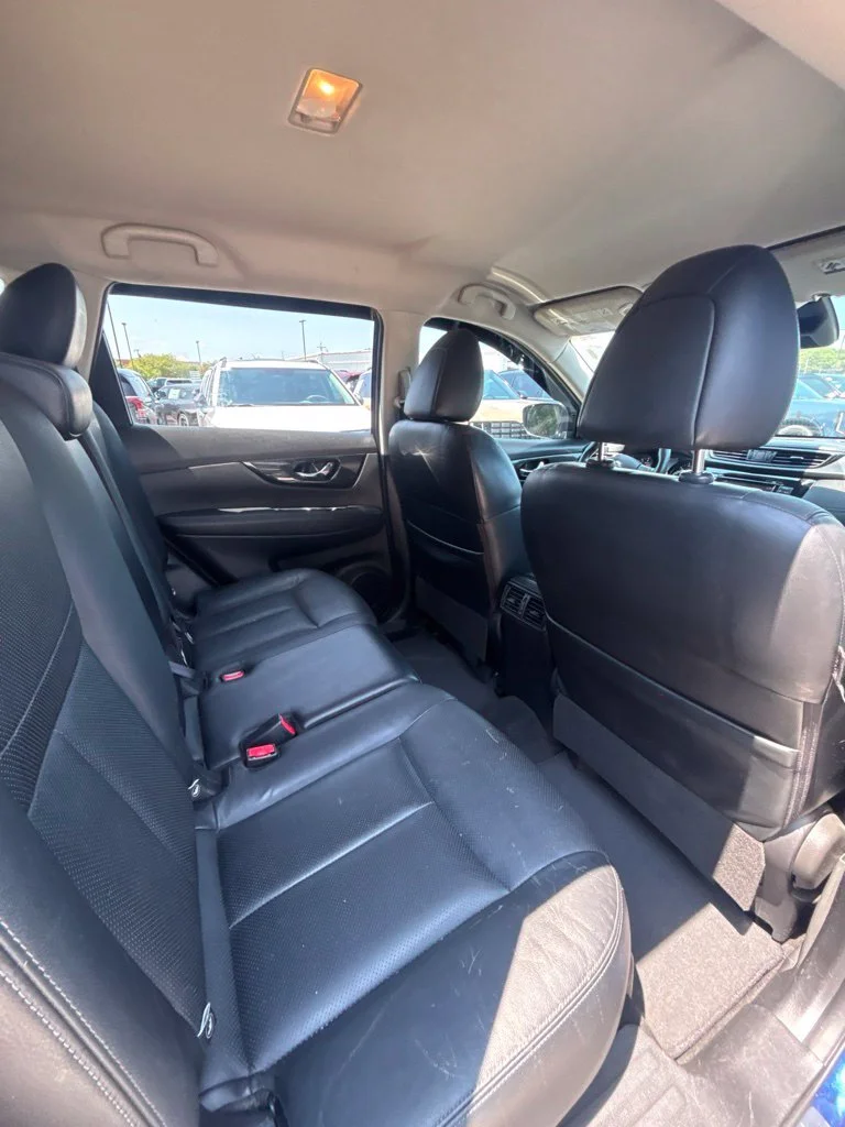 Used 2017 Blue Nissan SL image 22