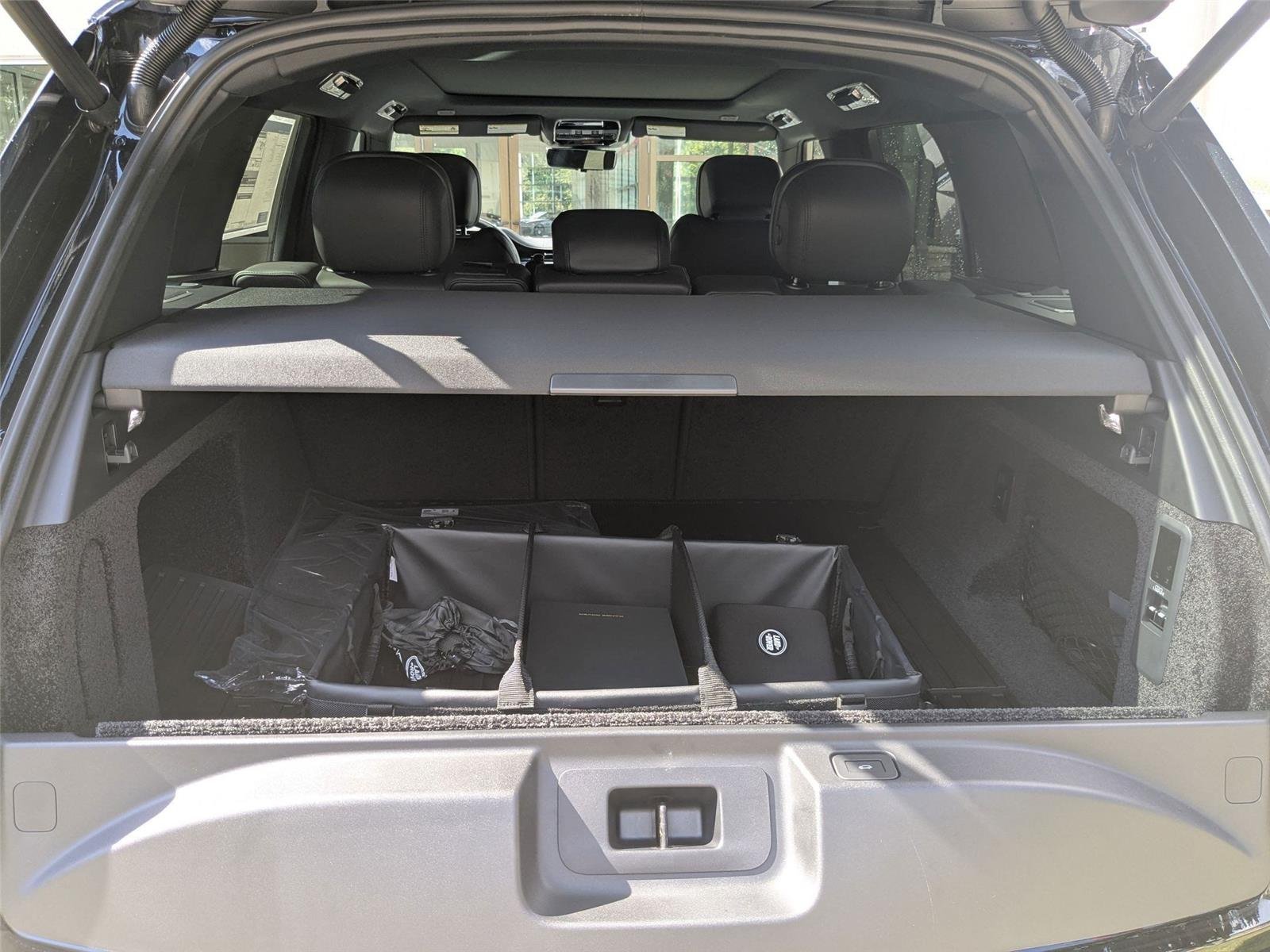 2025 Land Rover Range Rover SE - Photo 22