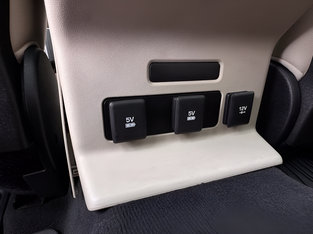 Used 2019  Land Rover S image 21
