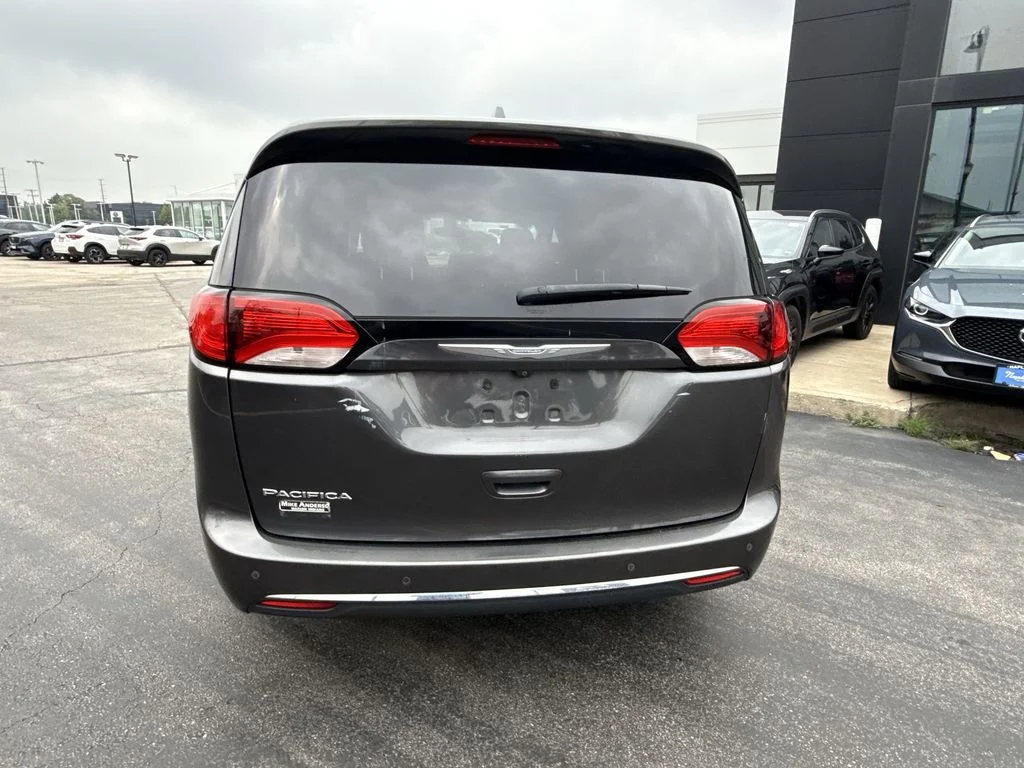 Used 2017 Chrysler Pacifica Touring-L with VIN 2C4RC1BG5HR688898 for sale in Countryside, IL