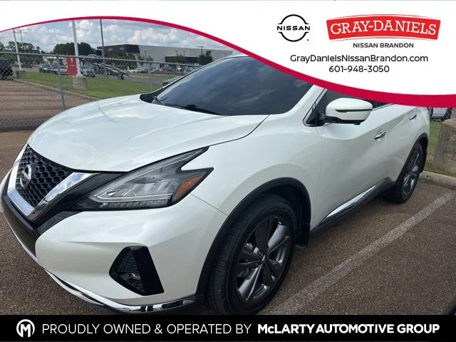 Used 2021 White Nissan Platinum image 1