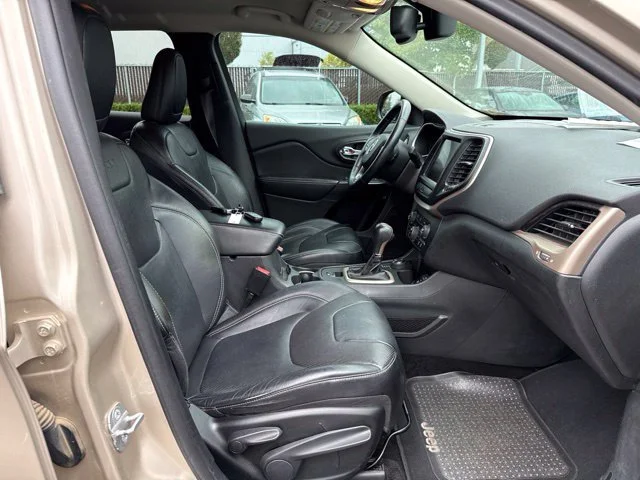 Used 2014 Cashmere Pearlcoat Jeep Limited image 10