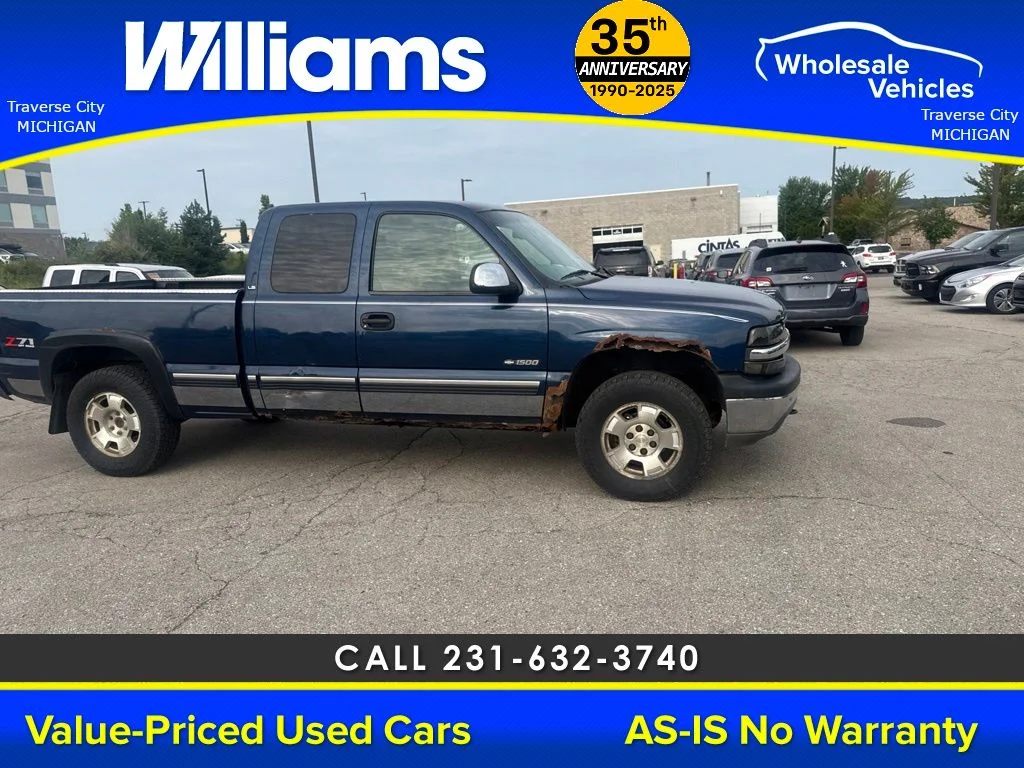 Used 2000 Indigo Blue Metallic Chevrolet LS image 3