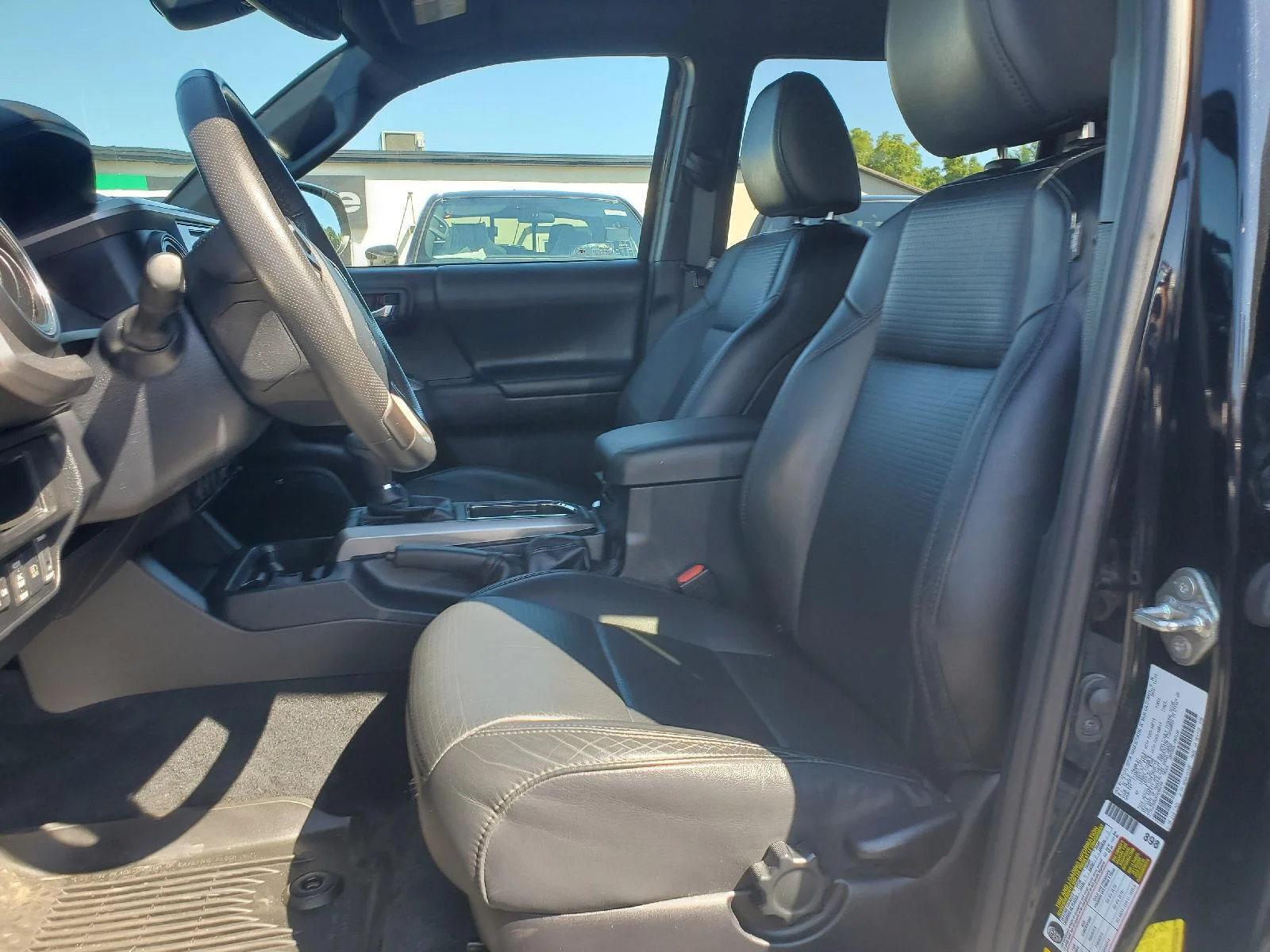 Used 2019 Midnight Black Metallic Toyota Limited image 8
