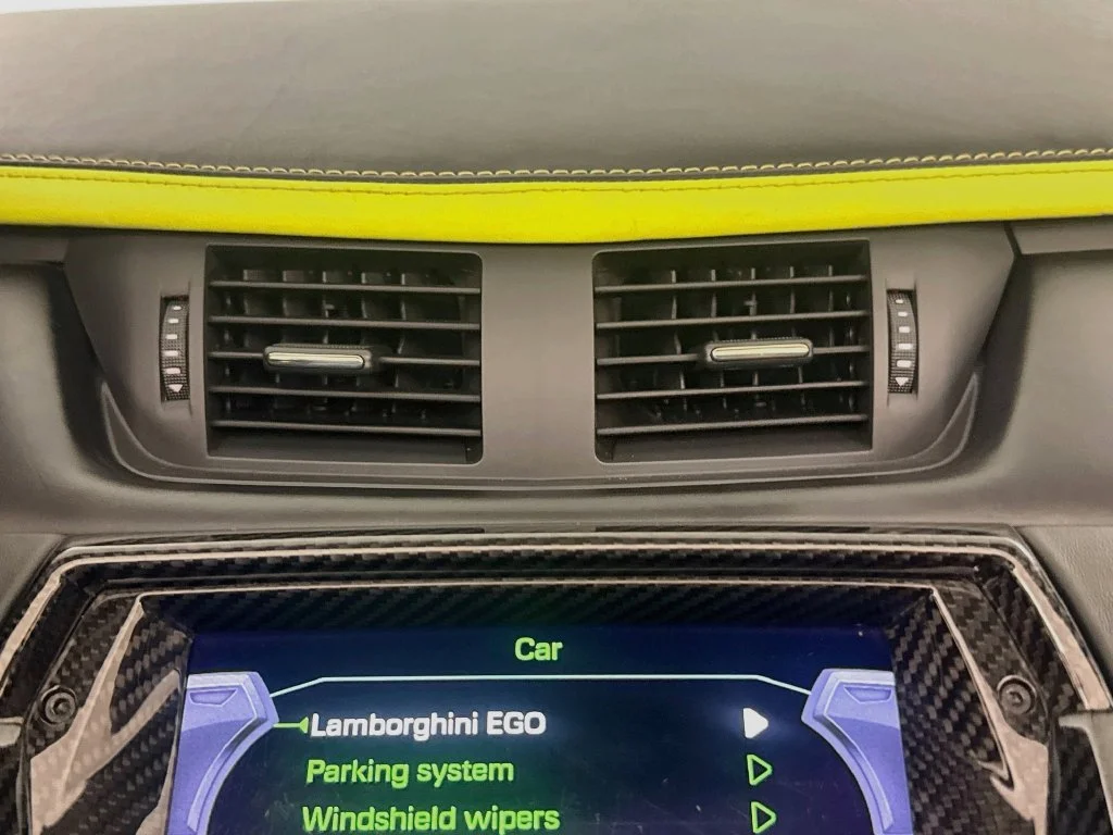 Used 2019  Lamborghini Base image 27