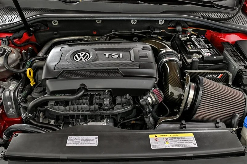 Used 2020 Tornado Red Volkswagen SE image 19