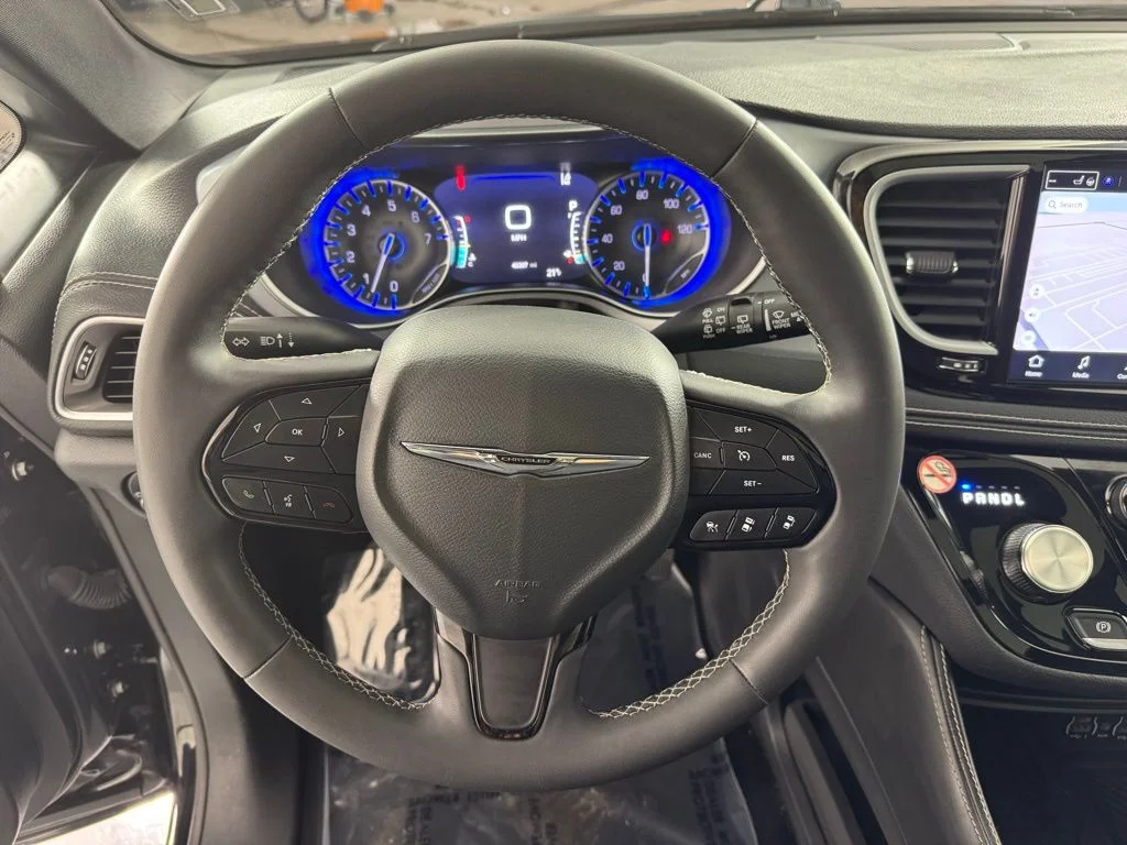 Used 2025 Black Chrysler Limited image 12