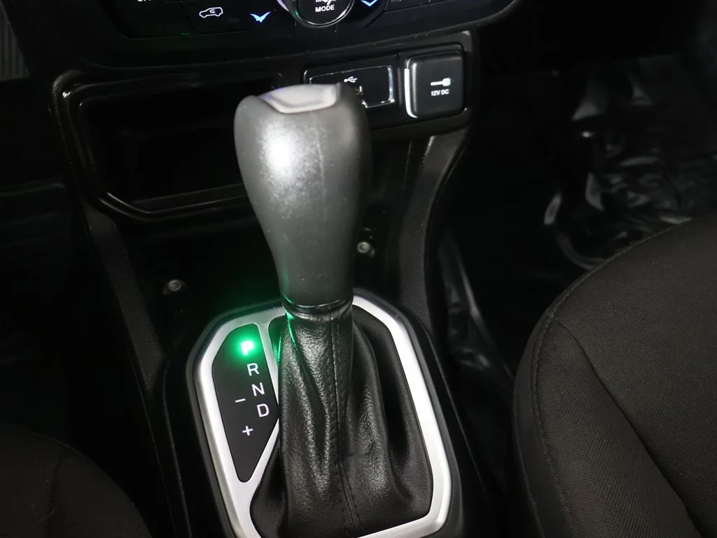 Used 2018 White Jeep Latitude image 42