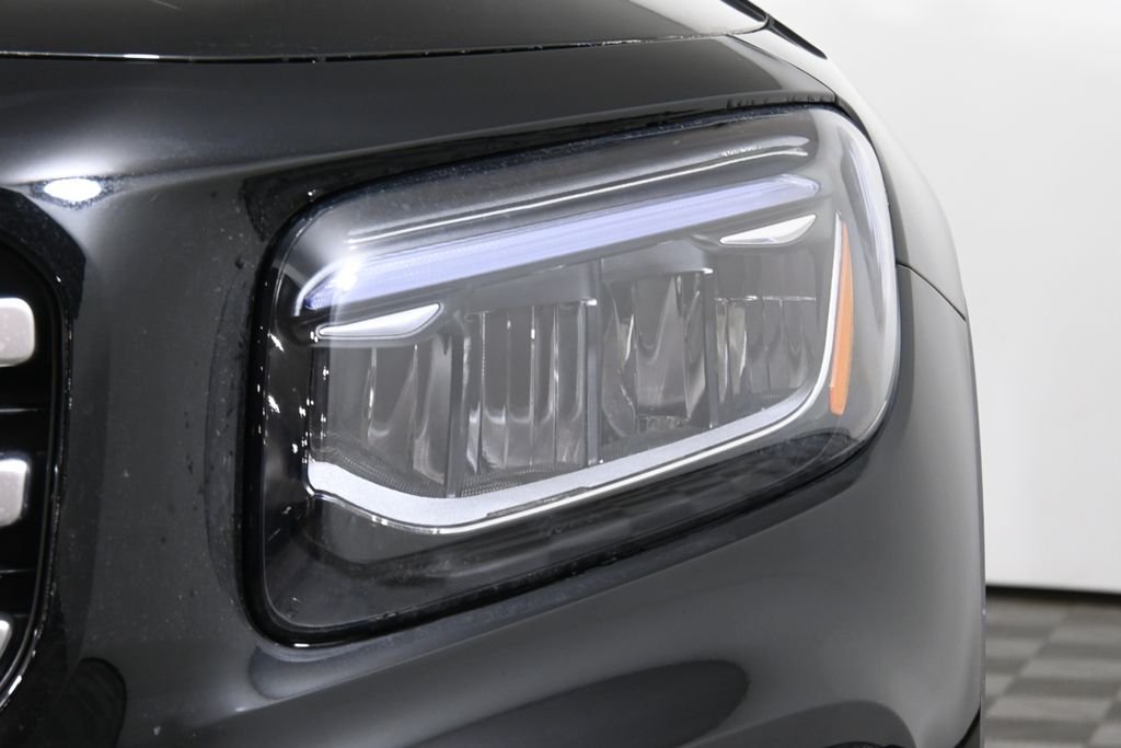 Used 2026 Night Black Mercedes-Benz GLB 250 image 11