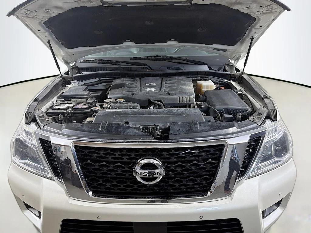 Used 2018 White Nissan SL image 29