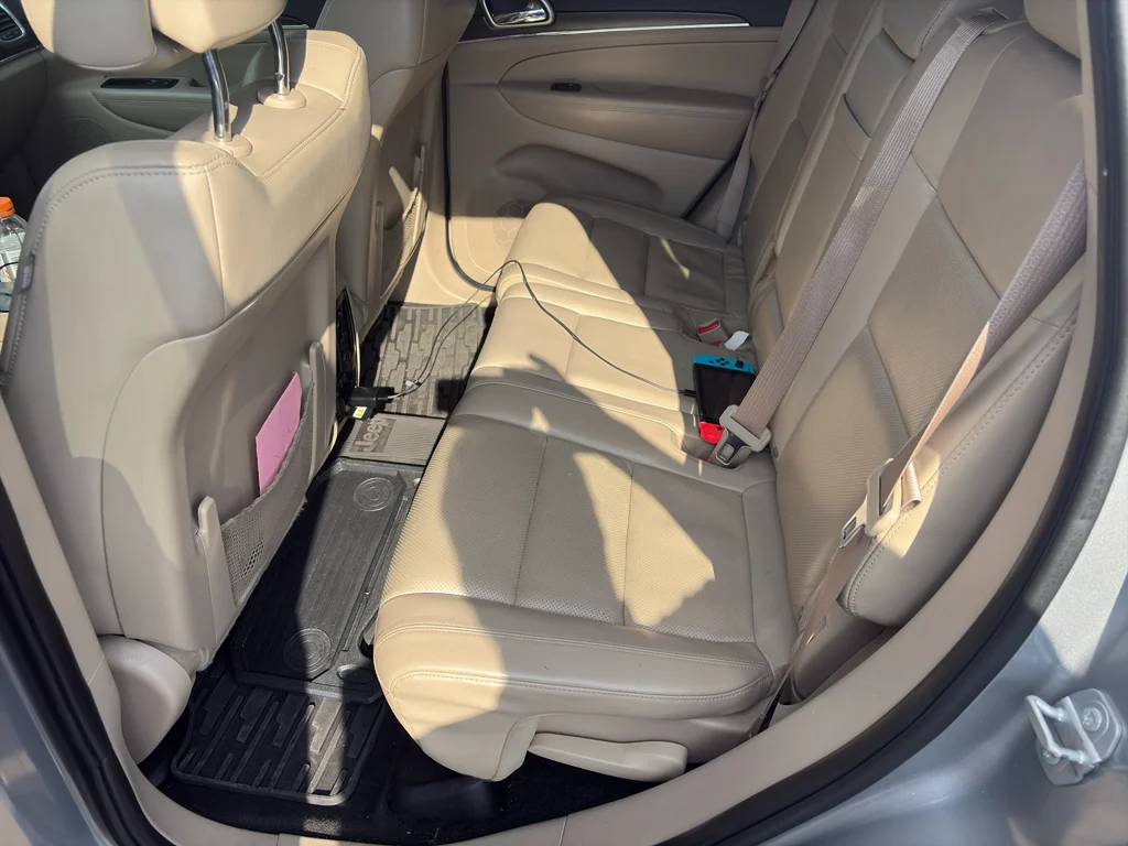 Used 2015 Silver Jeep Limited image 4