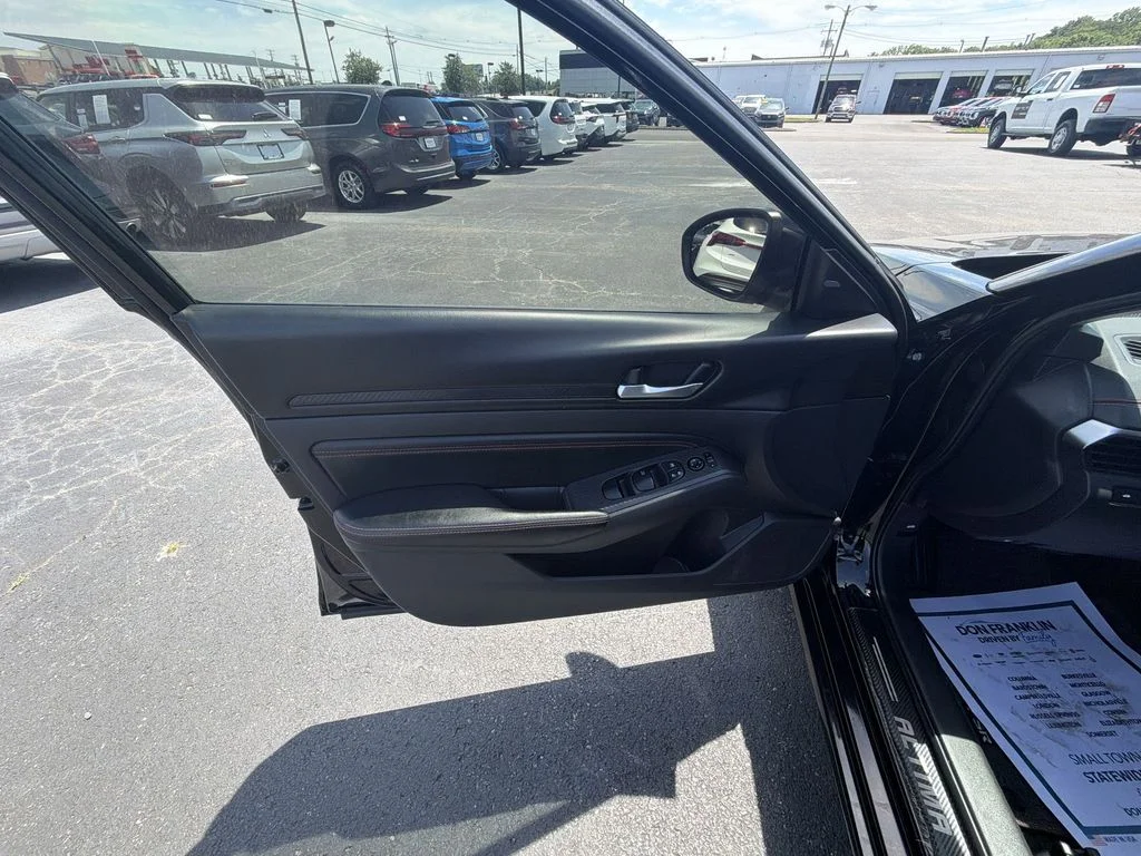 Used 2020 Black Nissan 2.5 SR image 12