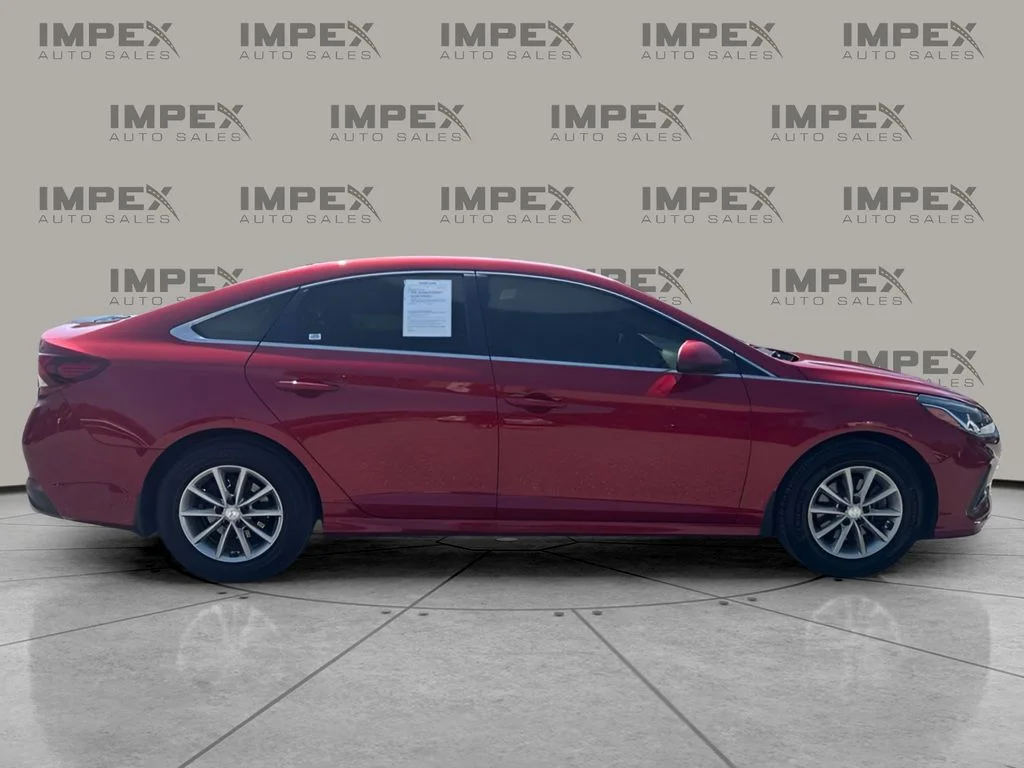 Used 2019 Red Hyundai SE image 6