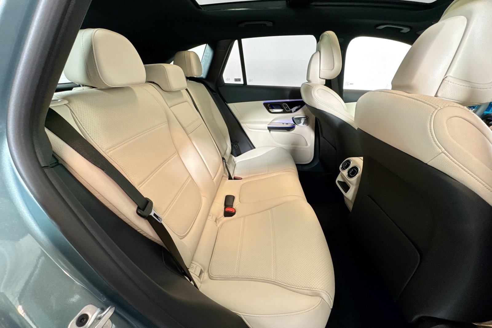 New 2026 Verde Silver Metallic Mercedes-Benz GLC 300 image 25