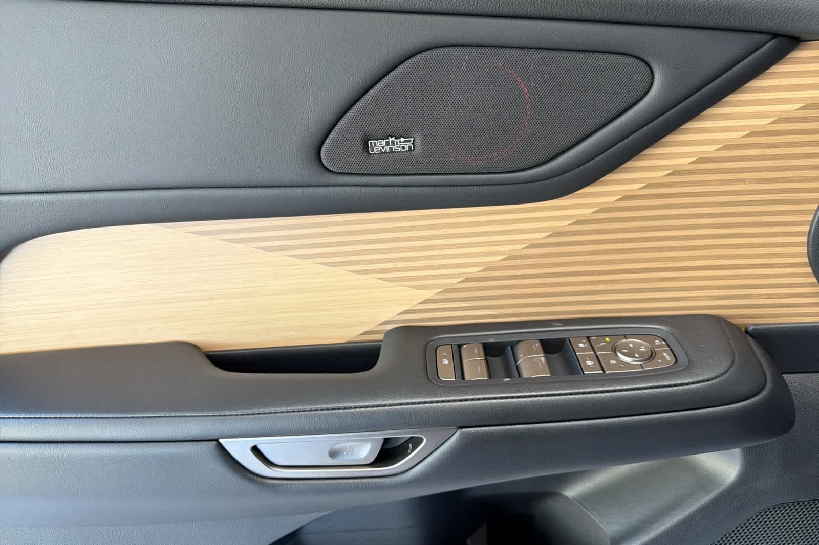 2026 Lexus ES BEV 350e Luxury - Photo 12