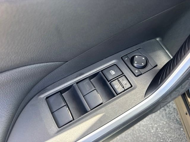 2025 Toyota RAV4 LE - Photo 29