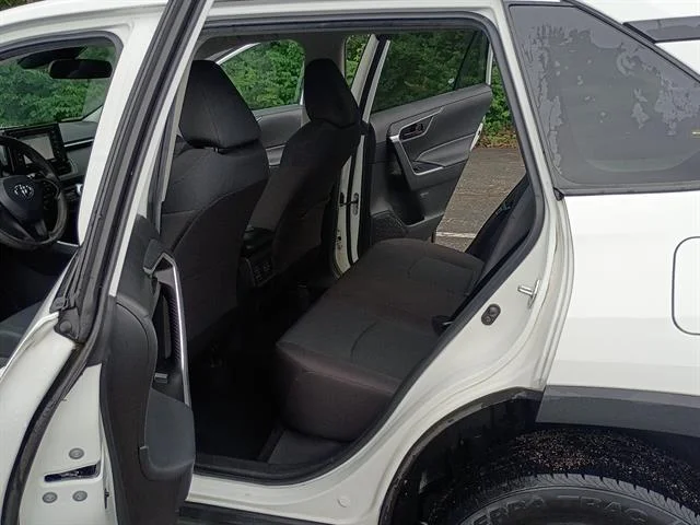Used 2022 White Toyota LE image 13