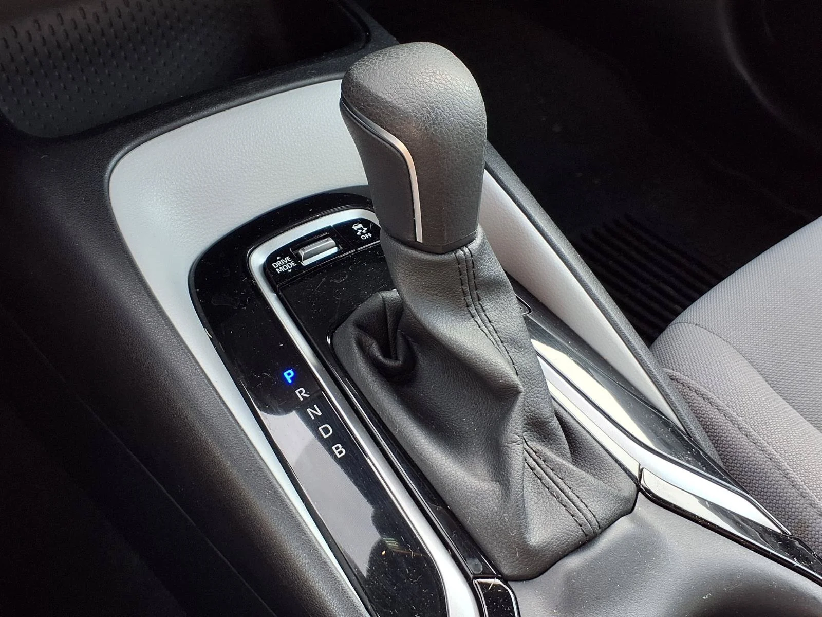 Certified Used 2024 Classic Silver Metallic Toyota SE image 13