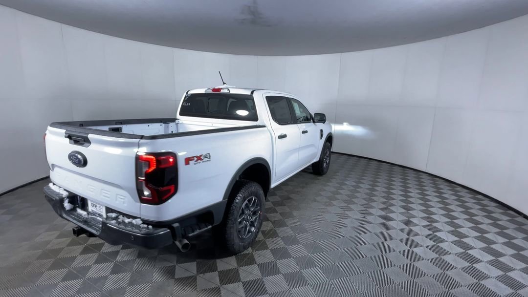 New 2025 Oxford White Ford XLT image 8