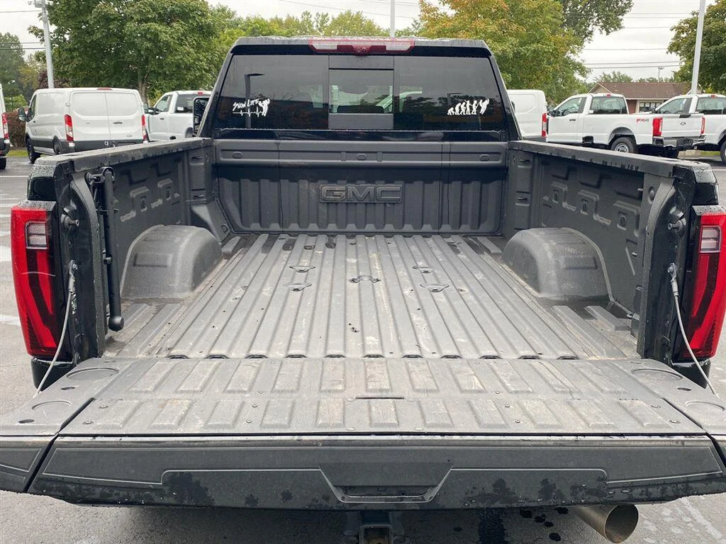 Used 2025 Onyx Black GMC Denali image 14