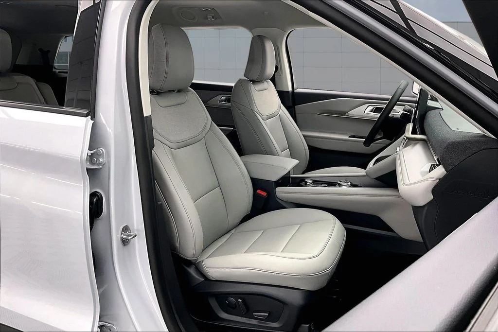 New 2026 White Metallic Ford Active image 11
