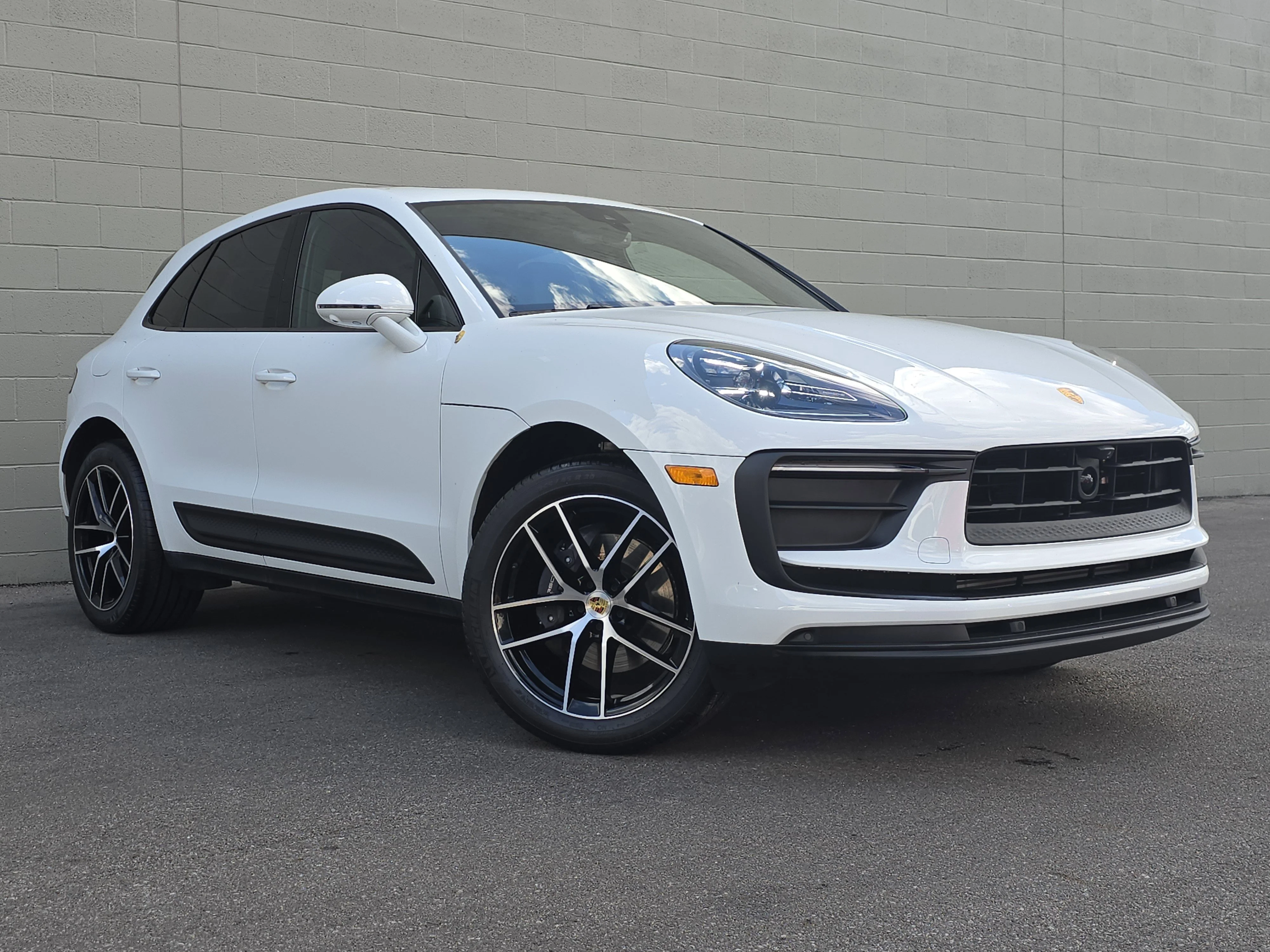 2025 Porsche Macan T - Photo 7