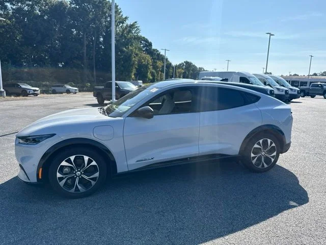 Used 2023 White Metallic Ford Premium image 7