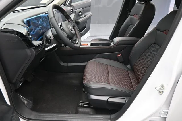 New 2026 Aspen White TriCoat Nissan SR image 27