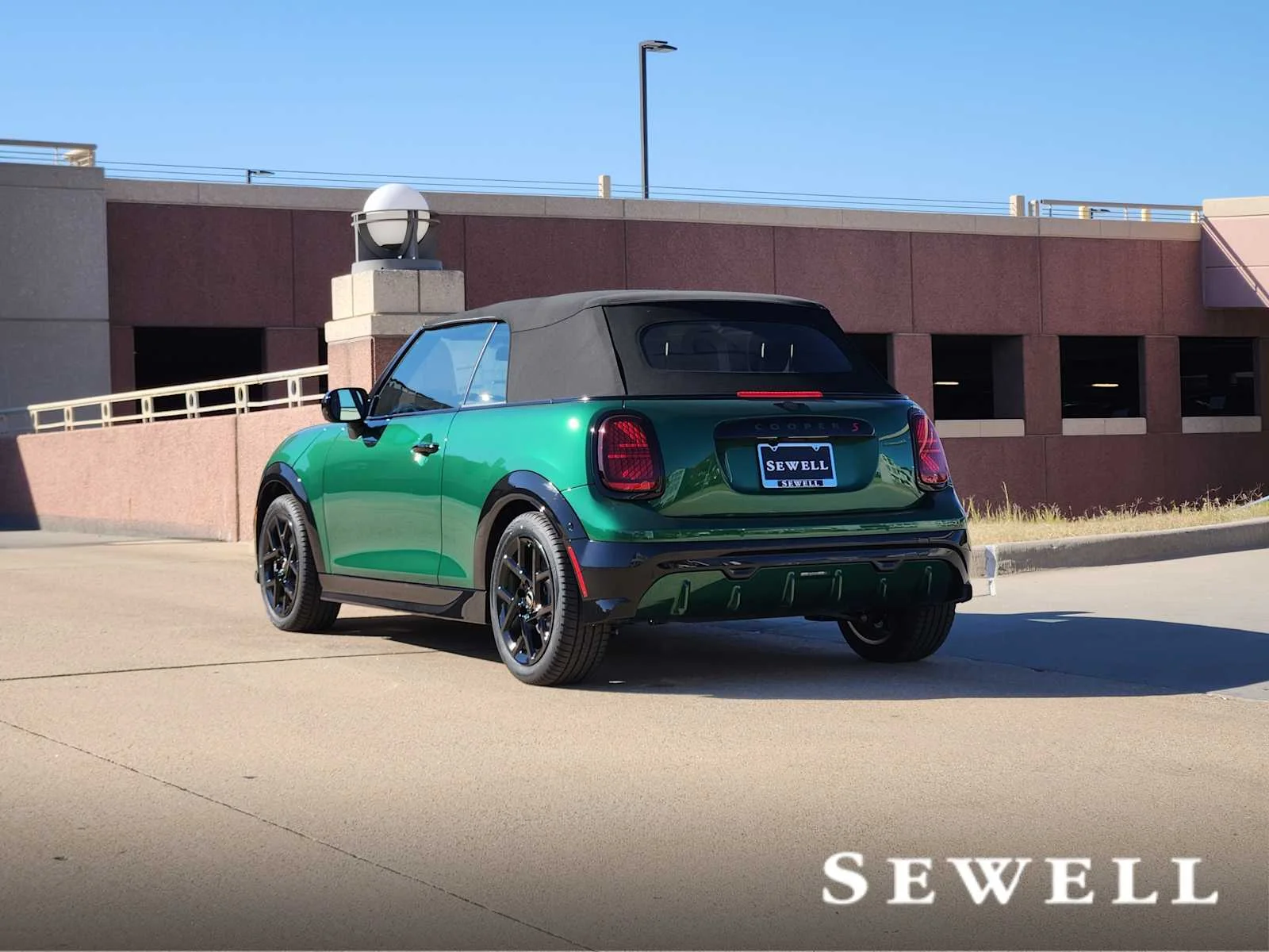 New 2026 British Racing Green IV Metallic MINI Iconic image 3
