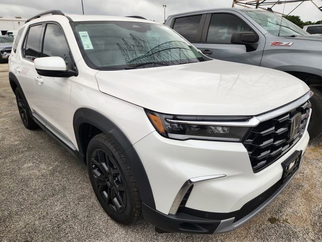 2025 Honda Pilot Touring 2WD's photo