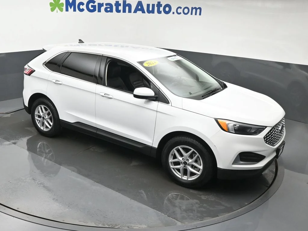 Used 2024 White Ford SEL image 3