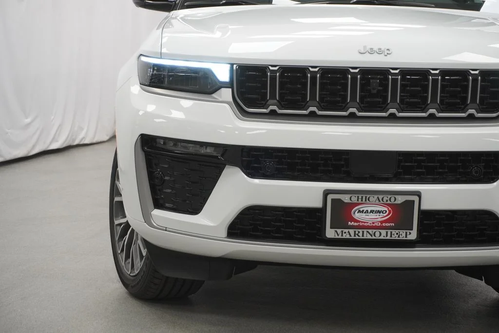 New 2026 Bright White Clear-Coat Exterior Paint Jeep Summit image 6