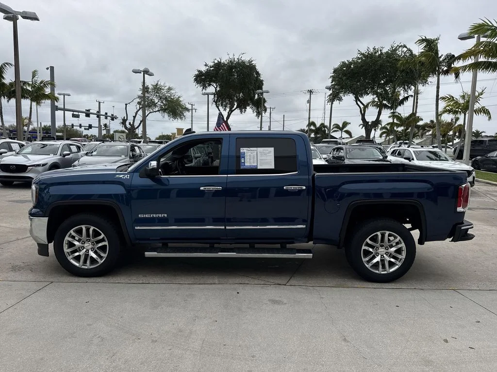 Used 2018 Blue Metallic GMC SLT image 11